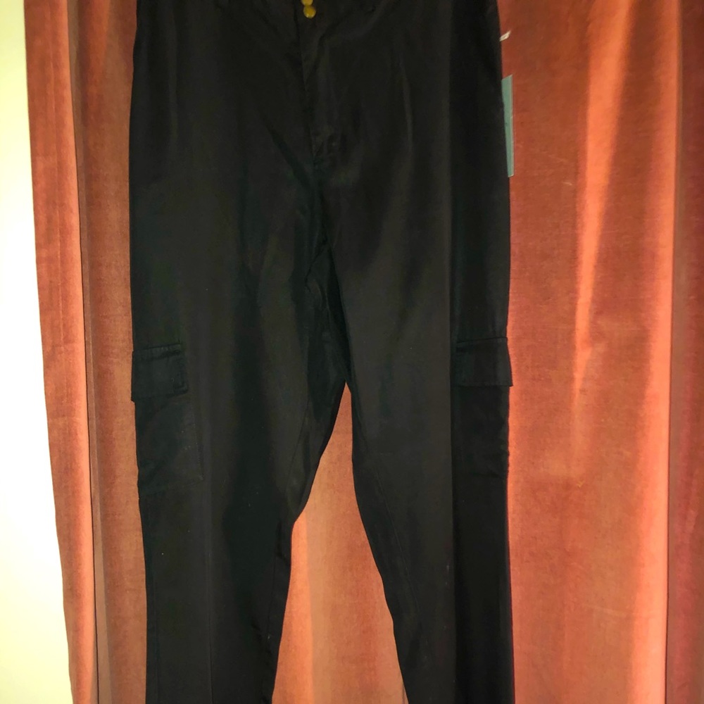 Black cropped cargo Capris by Habitat